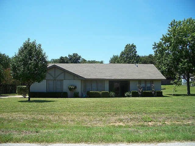 1st image of 1424 Daryll Ln