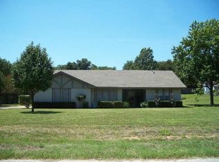 1424 Daryll Ln, Roanoke, TX 76262