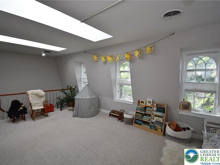 241 Spring Garden St — Photo 22