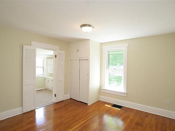 5th image of 401 N Winter St