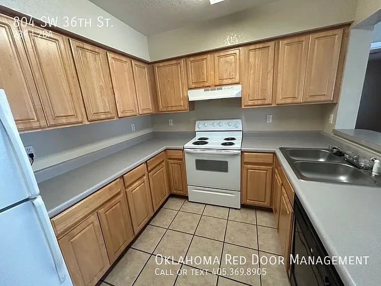 804 SW 36th St — Photo 2