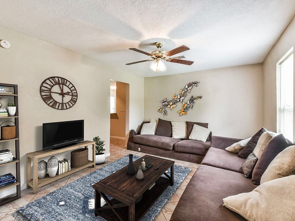 2nd image of 1885 E Lucas Dr