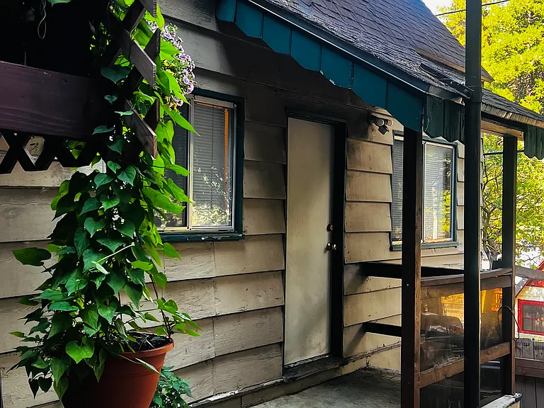 Acorn Ln — Photo 1