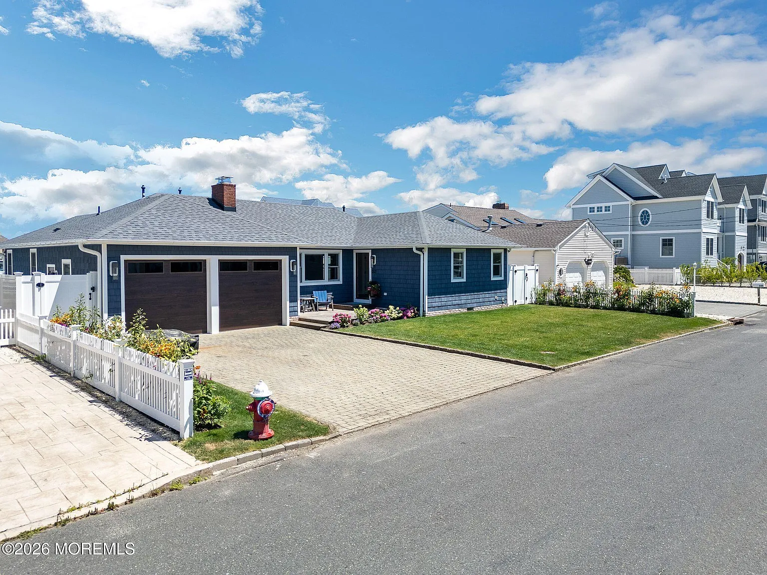 3 bed, 2.5 bath, 1664 sqft, $4,000 — Photo 3