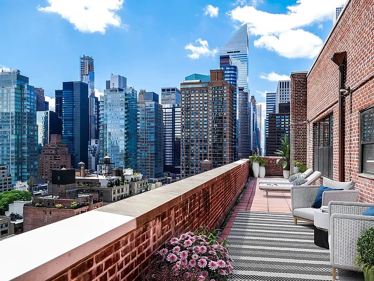 405 E 54th St #PHAF — Photo 3