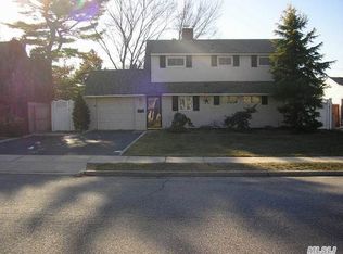 23 Ripple Ln, Levittown, NY 11756