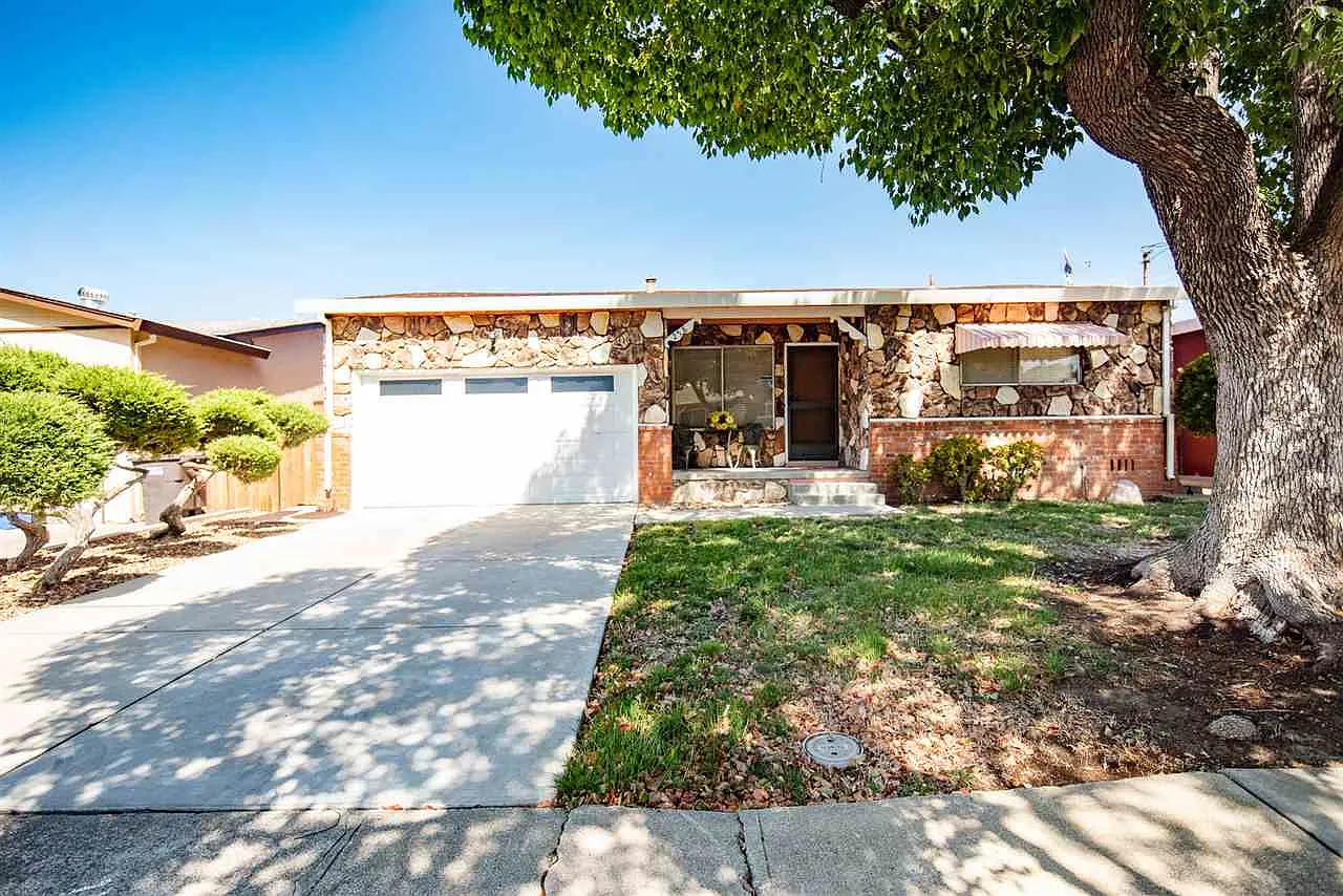 258 Thomas Way photo 1
