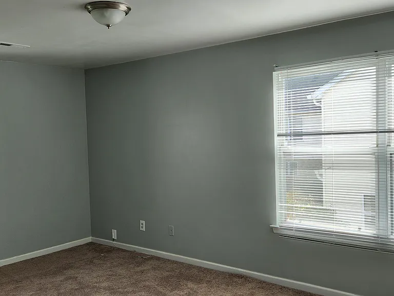 225 Bexley Ln — Photo 6