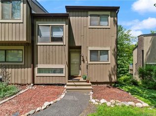 12 Tamarack Ln #12, Woodbury, CT 06798