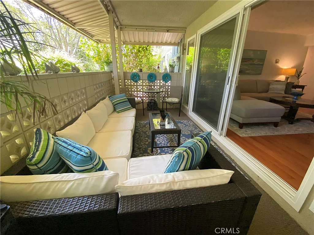 2 bed, 1040 sqft, $2,700 — Photo 4