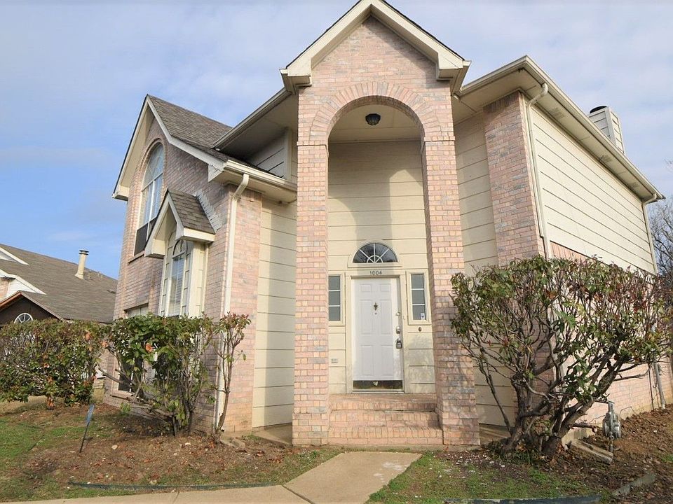 1st image of 1004 Lake Bluff Ct