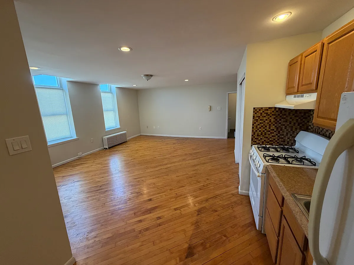 Building Photo - 2129 S 9th St #2
