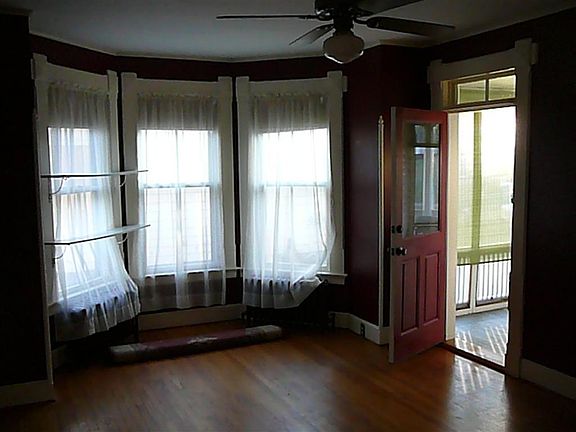 Center Room and screen porch