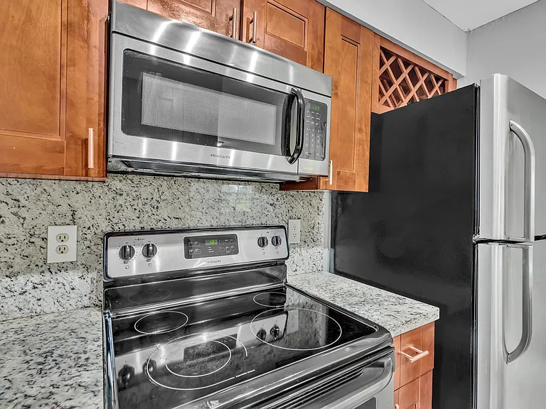 2851 N Oakland Forest Dr #111 — Photo 4