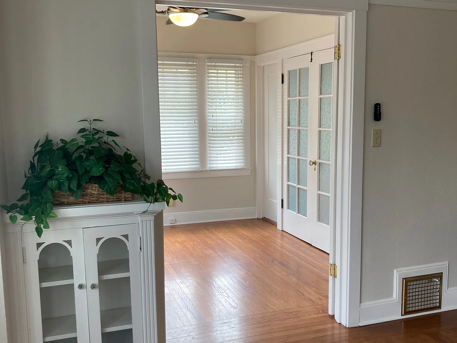 2 bed, 990 sqft, $2,150 — Photo 4