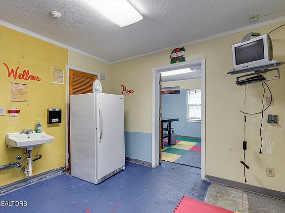 4th image of 850 N Orchard Knob Ave