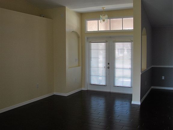 3rd image of 4325 NE 9th Ave