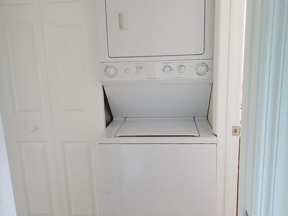 Washer/Dryer in Unit