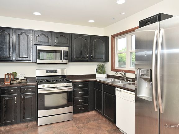 3rd image of 340 Ridge Ave