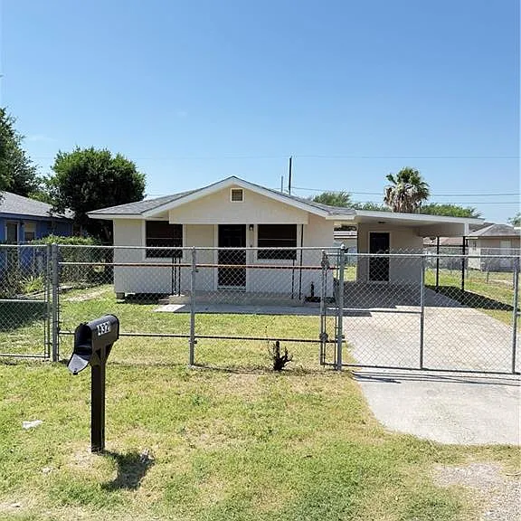 4321 Royal Palm Dr — Photo 1