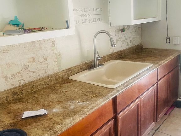 3rd image of 410 Saratoga Dr