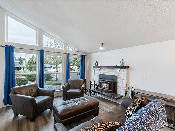 4th image of 15315 118th Avenue Ct E