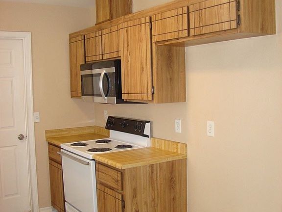 5th image of 858 Chalon Dr