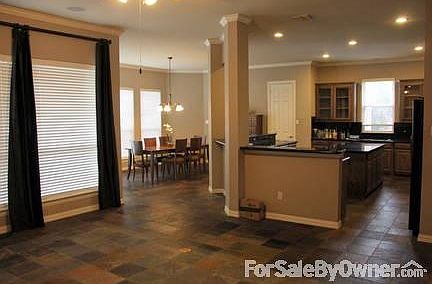 Open floor plan
						:
						Combined kitchen, family room, and breakfast room