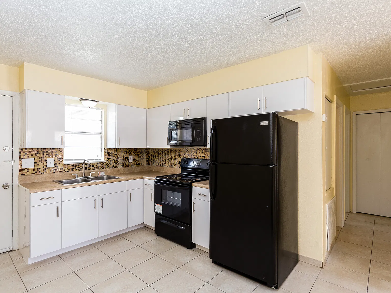 2 bed, 674 sqft, $1,495 — Photo 2