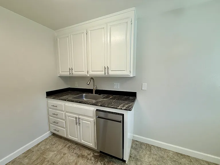 Mosaic Apartments — Photo 32