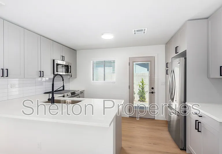 616 N 10th Ave #G — Photo 8