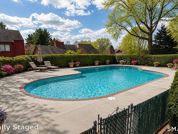 2nd image of 74 Hollister Way South #74