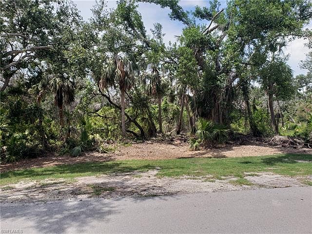 2nd image of 376 Live Oak Ln