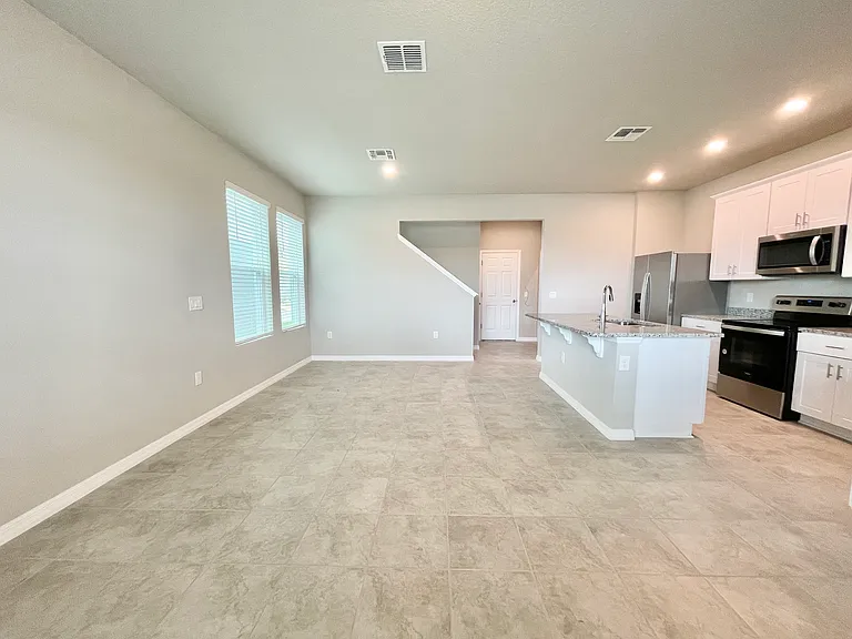 332 S Zuni Rd — Photo 5