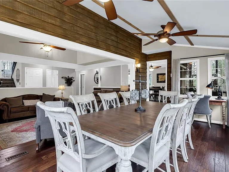 1833 Tree Top Ct — Photo 16