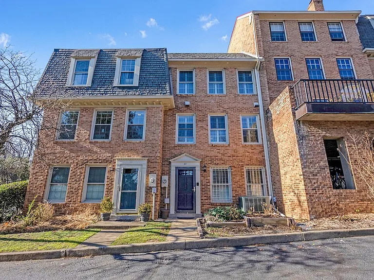 2302 Sanford St — Photo 48