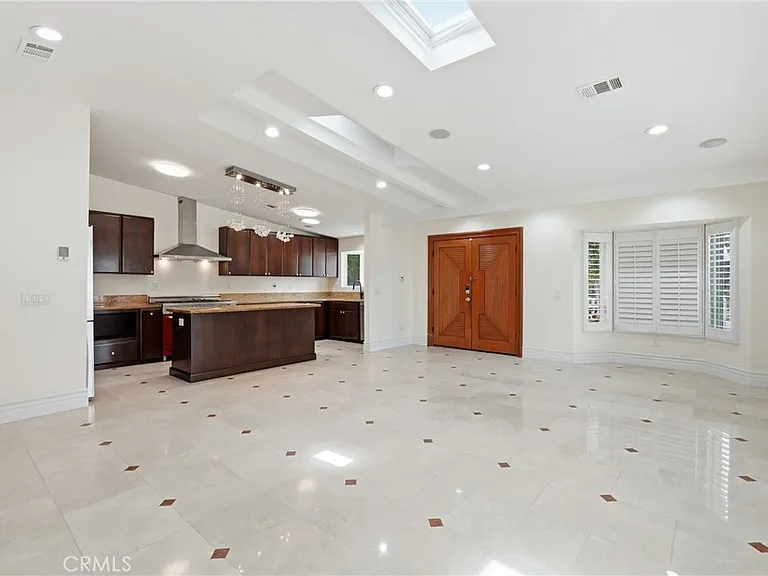 926 N Rowell Ave — Photo 7
