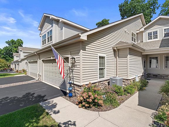 3rd image of 572 Cedar Bluffs WAY