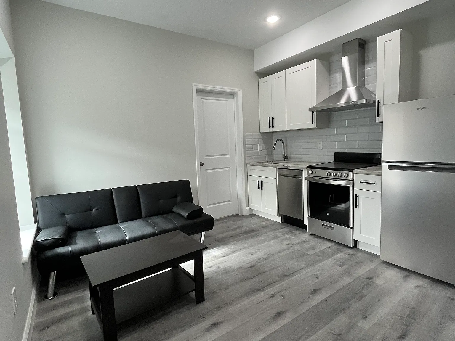 2 bed, 400 sqft, $825 — Photo 3