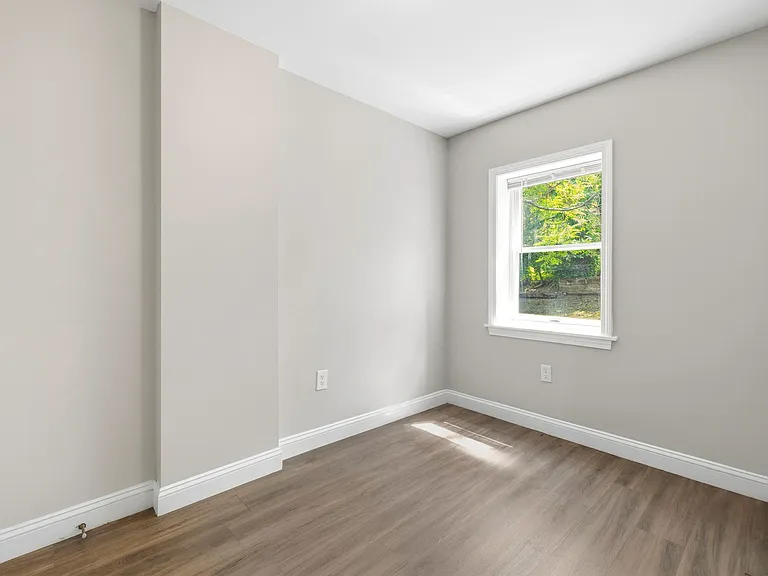 191 Everett St #1 — Photo 4