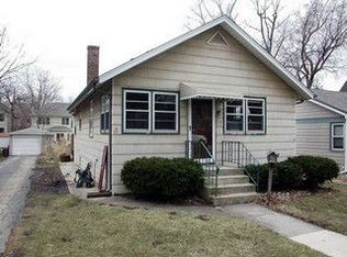 218 N Warwick Ave, Westmont, IL 60559