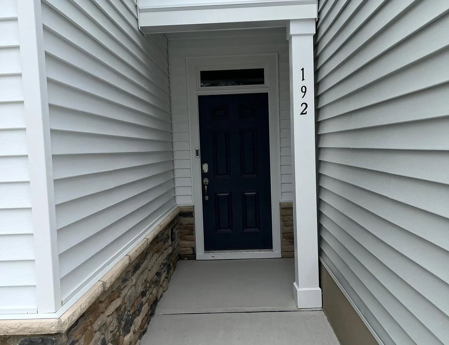 3 bed, 2.5 bath, 1924 sqft, $2,095 — Photo 3
