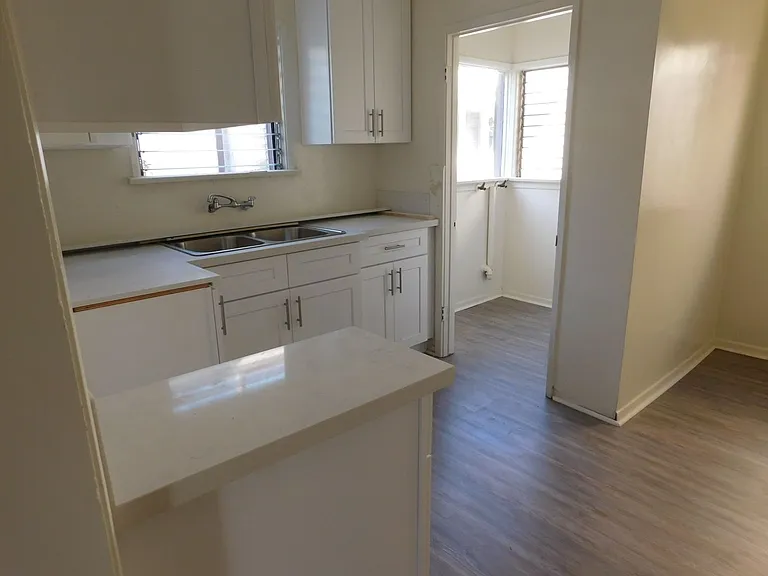 417 E Elmwood Ave — Photo 3