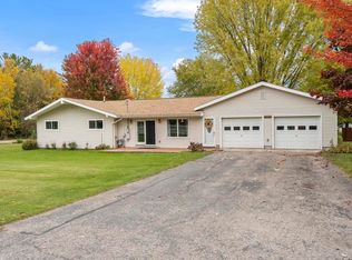 2919 Gratiot St, Indian River, MI 49749