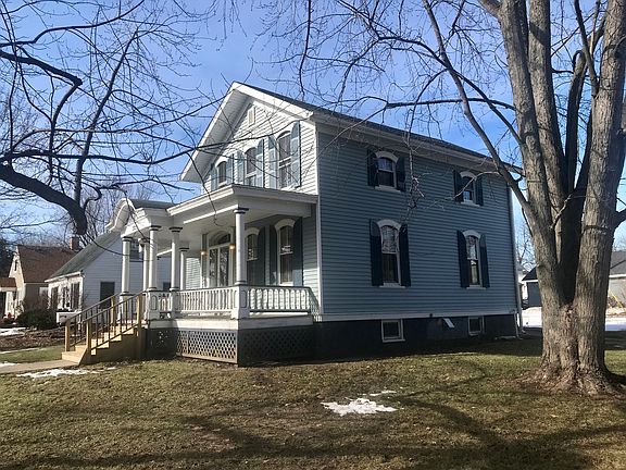 3rd image of 323 E Lasalle St