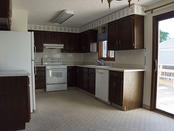 5th image of 2412 Steven Ave