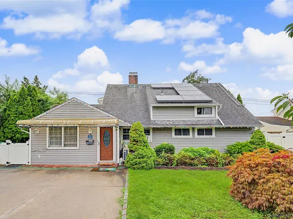 210 Spindle Road, Hicksville, NY 11801
