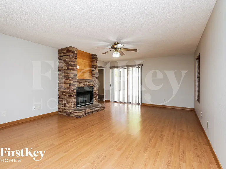 6410 W Townley Ave — Photo 2