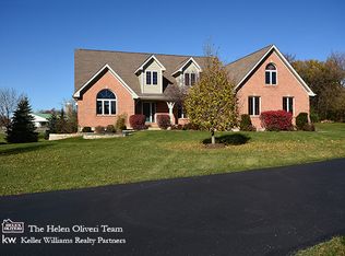 4 Paddock Ct, Hawthorn Woods, IL 60047