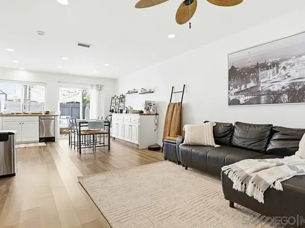 3466 Seabreeze Walk, Oceanside, CA 92056